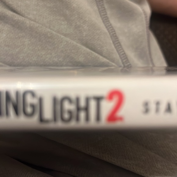 Dyling light 2 stay human white and blue ps4 symbol at top - Picture 3 of 5